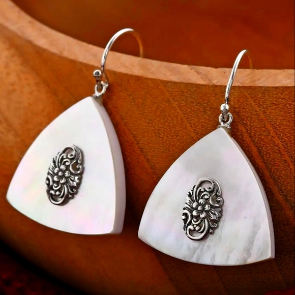 Bali Designs Jewelry - Sterling Silver Balinese Mother Of Pearl Earrings